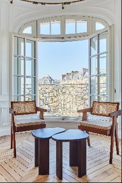 Paris 8th District – A superb 5-bed apartment with a balcony