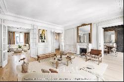 Paris 7th District – A spacious and elegant apartment