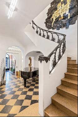 Paris 8th District – A magnificent split-level apartment