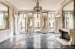 Paris 1st District – An elegant 6-room apartment