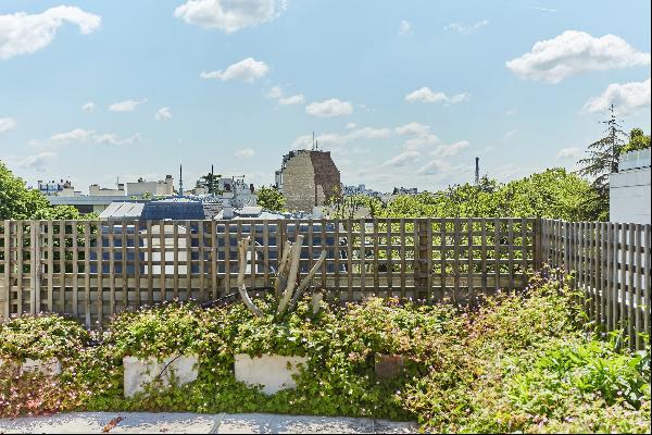 Neuilly-sur-Seine - A 2/3 bed apartment with a roof terrace