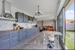 Saint-Germain-en-Laye - A 2/3 bed apartment with a terrace