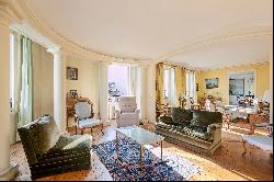 Paris 16th District – A spacious 4/5 bed apartment