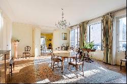 Paris 16th District – A spacious 4/5 bed apartment