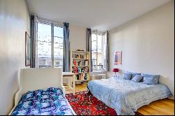 Versailles – An elegant 3-bed apartment