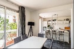 Neuilly-sur-Seine - A bright 3-bed apartment with a balcony