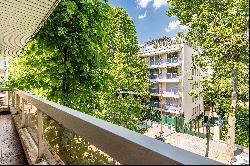 Neuilly-sur-Seine - A bright 3-bed apartment with a balcony