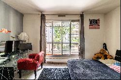 Neuilly-sur-Seine - A bright 3-bed apartment with a balcony