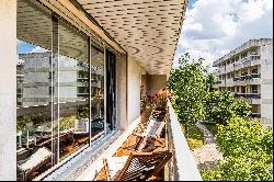 Neuilly-sur-Seine - A bright 3-bed apartment with a balcony