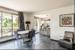 Neuilly-sur-Seine - A bright 3-bed apartment with a balcony