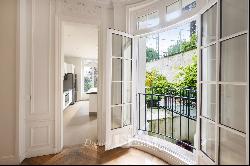 Paris 7th District – A magnificent apartment with a garden
