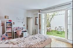 Paris 16th District – A sunny 3/4 bed apartment