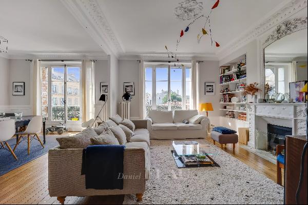 Versailles Les Prés – An elegant 4-bed apartment