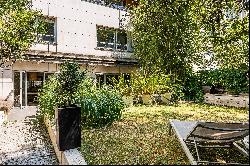 Neuilly-sur-Seine - A 3-bed duplex apartment with a garden