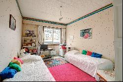 Paris 16th District – A 3-bed dual-aspect apartment