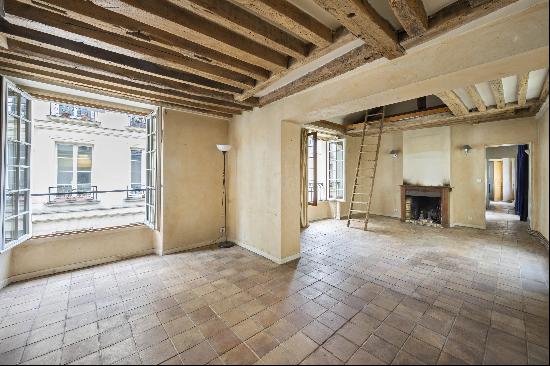 Paris 3rd District - A 4-room apartment to renovate