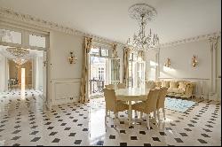 Paris 16th District – An exceptional 5-bed apartment