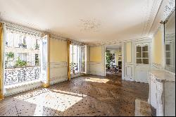 Paris 9th District – A bright 3-bed apartment