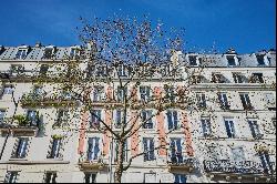 Paris 7th District – An ideal pied a terre commanding a unique view