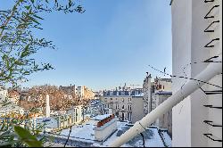 Paris 6th District Top floor with a terrace.