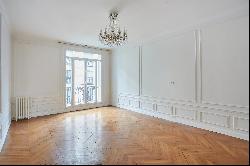 Paris 16th District – A spacious 3-bed apartment