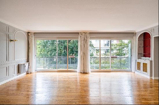 Neuilly-sur-Seine - A 3-bed apartment with a balcony