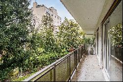 Neuilly-sur-Seine - A 3-bed apartment with a balcony