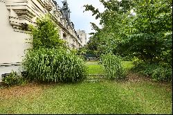 Neuilly-sur Seine - A superb apartment with a garden