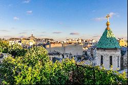 Paris 8th District – A superb pied a terre with a terrace