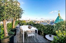 Paris 8th District – A superb pied a terre with a terrace
