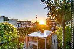 Paris 8th District – A superb pied a terre with a terrace