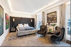 Paris 8th District – A superb pied a terre with a terrace