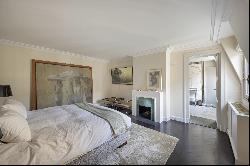Paris 8th District – A superbly renovated 2/3 bed apartment