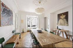 Paris 10th District – A meticulously renovated 6-room apartment