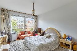 Paris 16th District – A bright 4-bed apartment