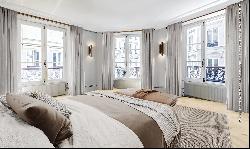 Paris 9th District – An elegant 4-room apartment