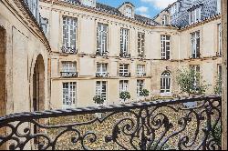 Paris 4th District – A delightful pied a terre