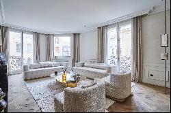 Paris 16th District - Benjamin Godard - 160 sqm with 3 bedrooms