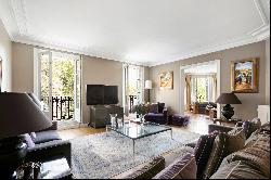 Paris 16th District – An exceptional 3-bed apartment enjoying stunning views