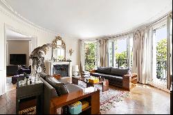 Paris 16th District – An exceptional 3-bed apartment enjoying stunning views