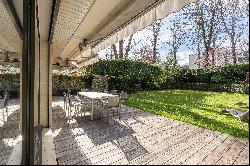 Neuilly-sur-Seine. An exceptional apartment with a garden