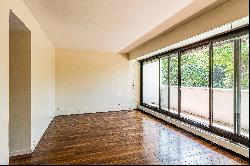 Neuilly-sur-Seine - A split-level apartment with a garden