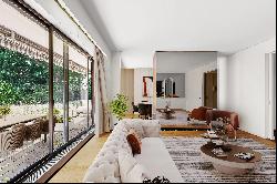 Neuilly-sur-Seine - A split-level apartment with a garden