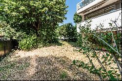 Neuilly-sur-Seine - A split-level apartment with a garden