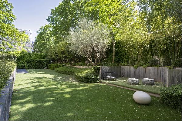 Neuilly-sur-Seine - An exceptional apartment with the feel of a private house