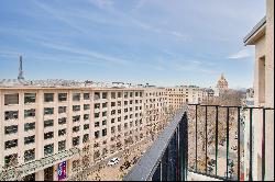 Paris 7th District – A bright 2/3 bed apartment with balconies