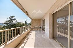 Opportunity-Apartment with sea view in prestigious residence