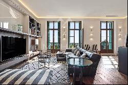 Splendid Bourgeois Apartment