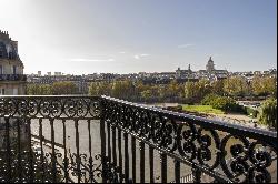 Paris 4th District – A 2/3 bed apartment commanding an exceptional view