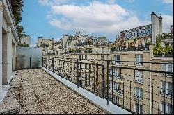 Paris 16th District – A 2/3 bed apartment with a balcony and terraces